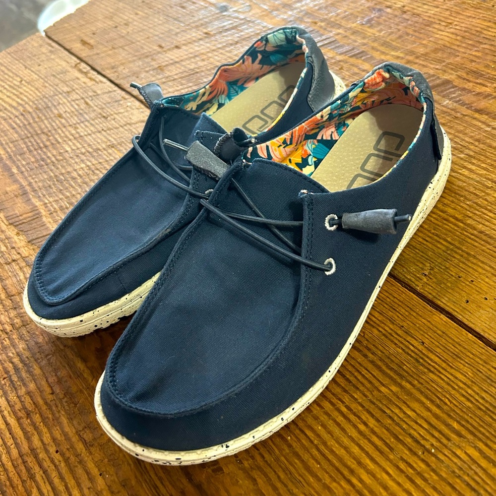 Women’s Hey Dudes Size 7